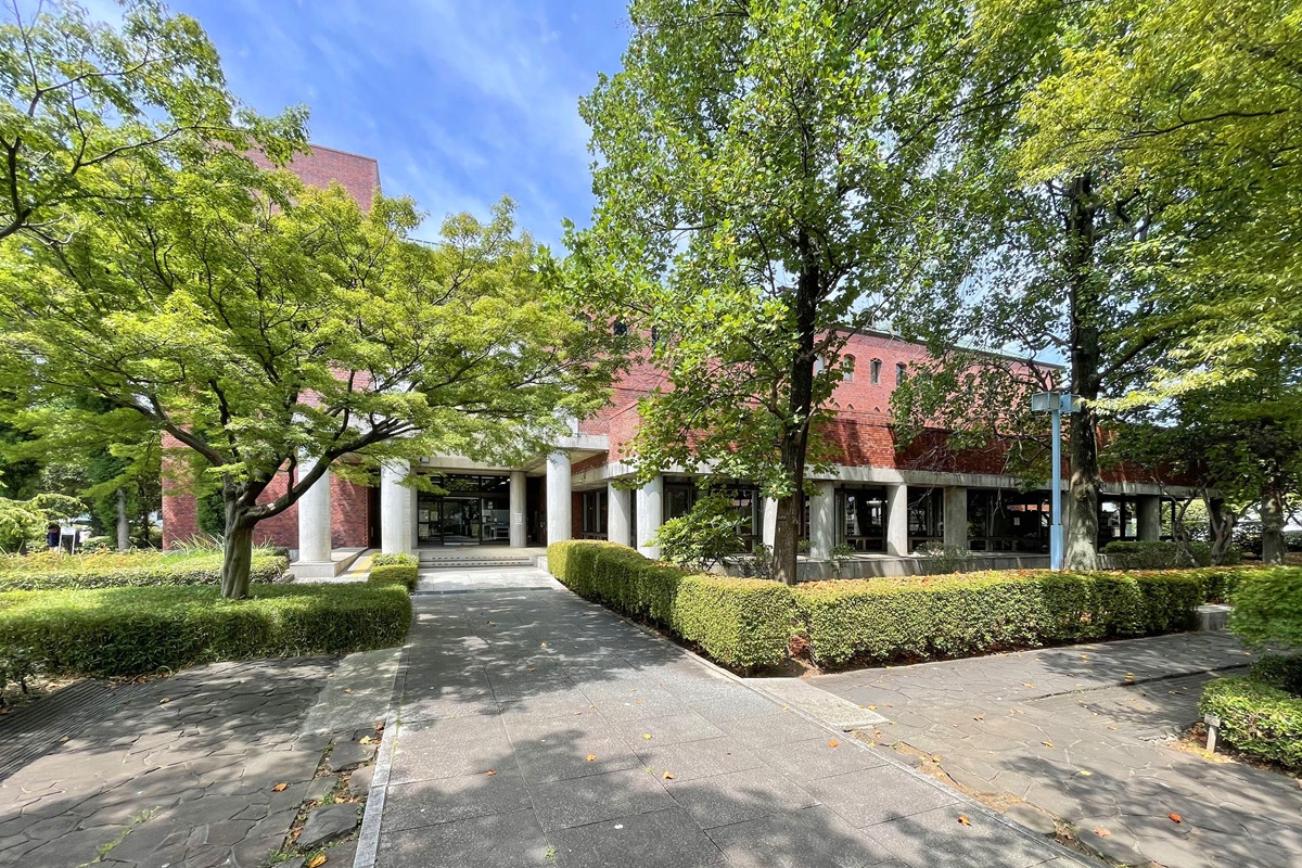 越谷市立図書館