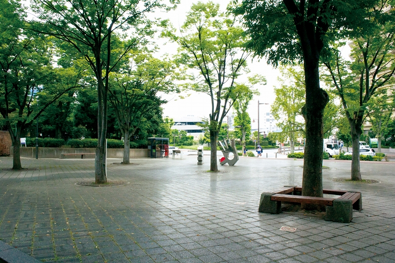駅西口公園