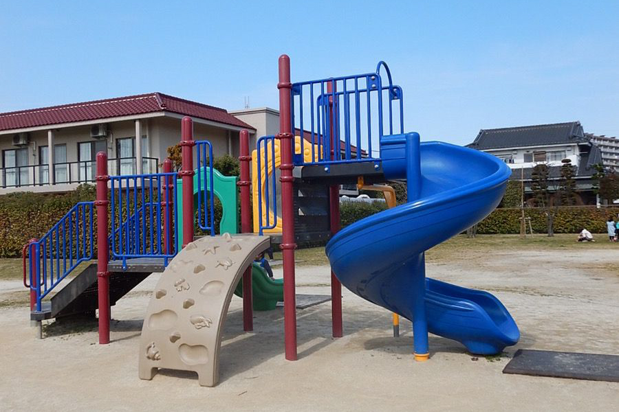 【苗塚塚前公園】