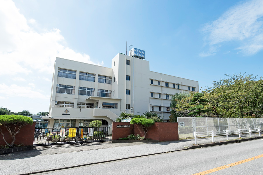 芝山東小学校(現地より徒歩14分)