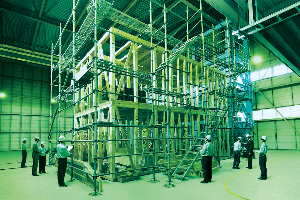 実大振動実験施設