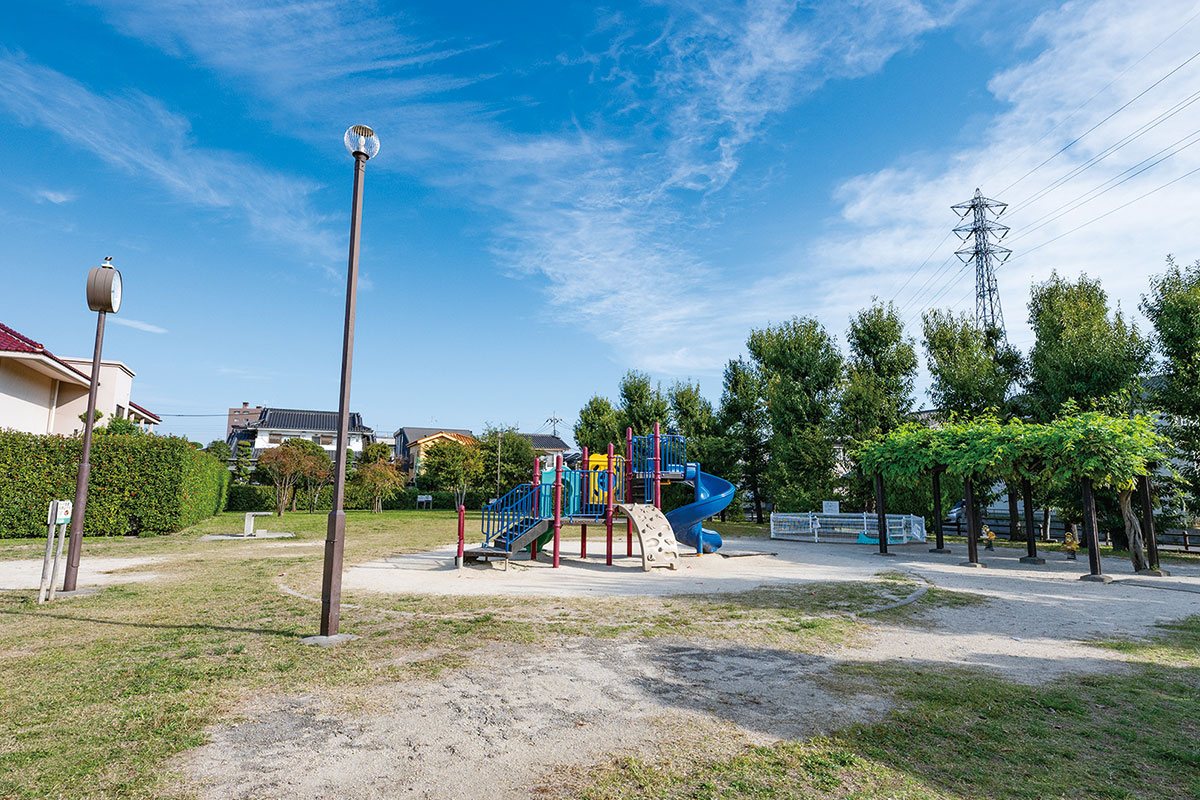 苗塚塚前公園 苗塚塚前公園