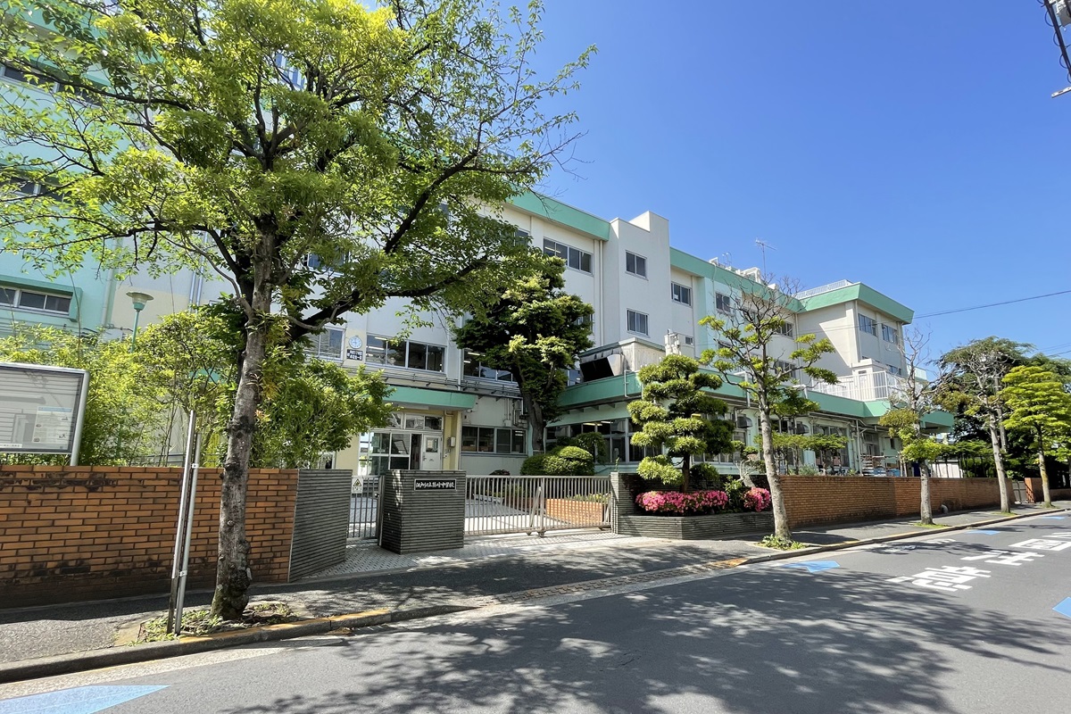 篠崎中学校/徒歩6分