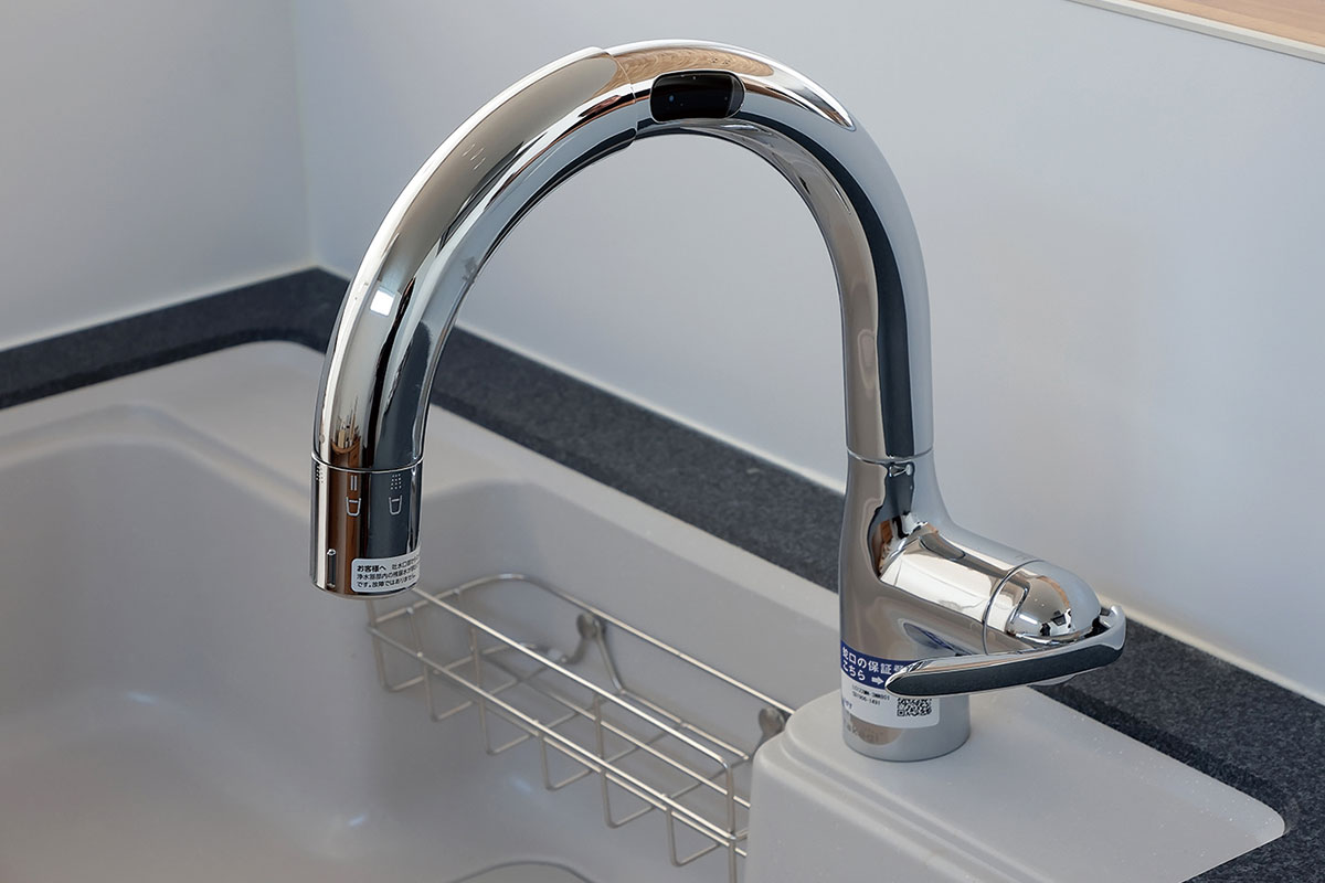 【タッチレス蛇口一体型浄水器「LC」】