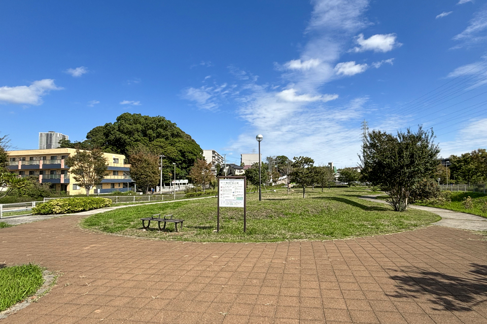 黒砂地下道上広場