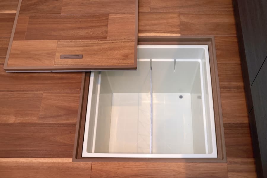 【床下収納】 【床下収納】