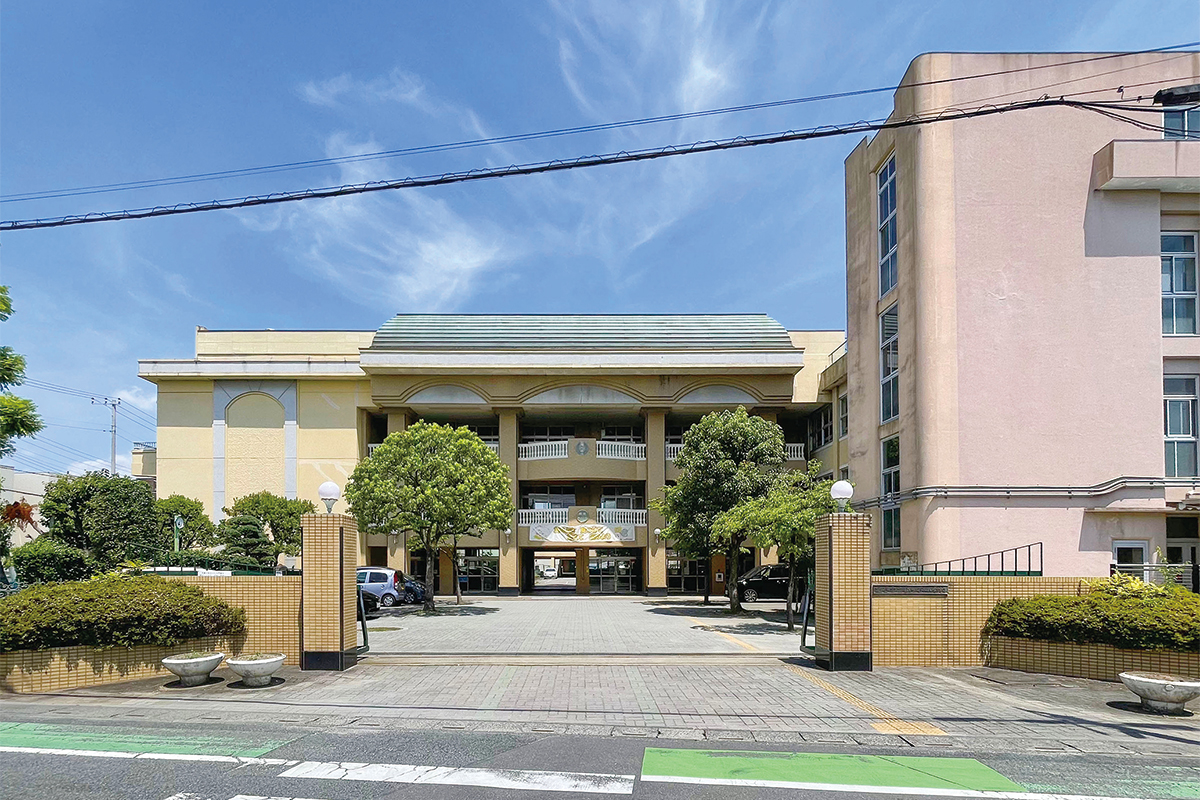 越ヶ谷小学校/徒歩5分