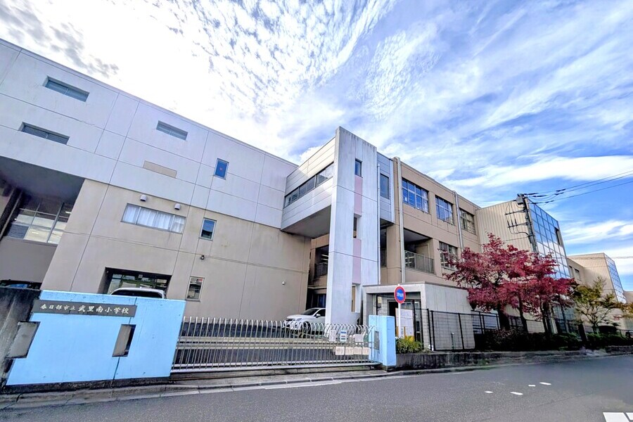 武里南小学校