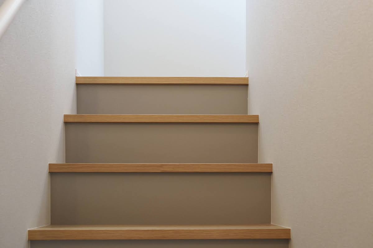 【ひな壇階段】