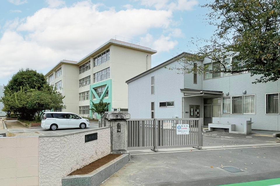 中部小学校