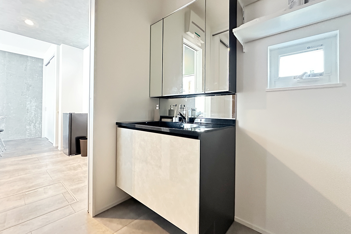 【LIXIL Premium dresser】