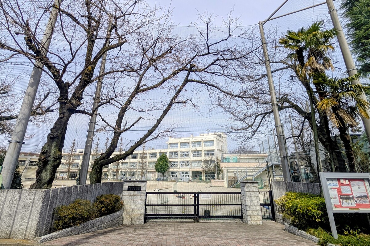 豊渓中学校/徒歩2分