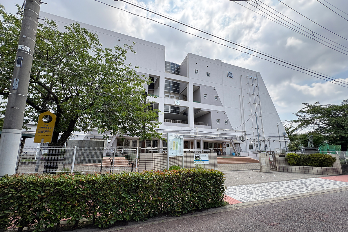六月中学校/徒歩9分 六月中学校/徒歩9分