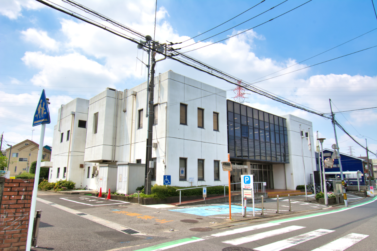 川口市立新郷図書館