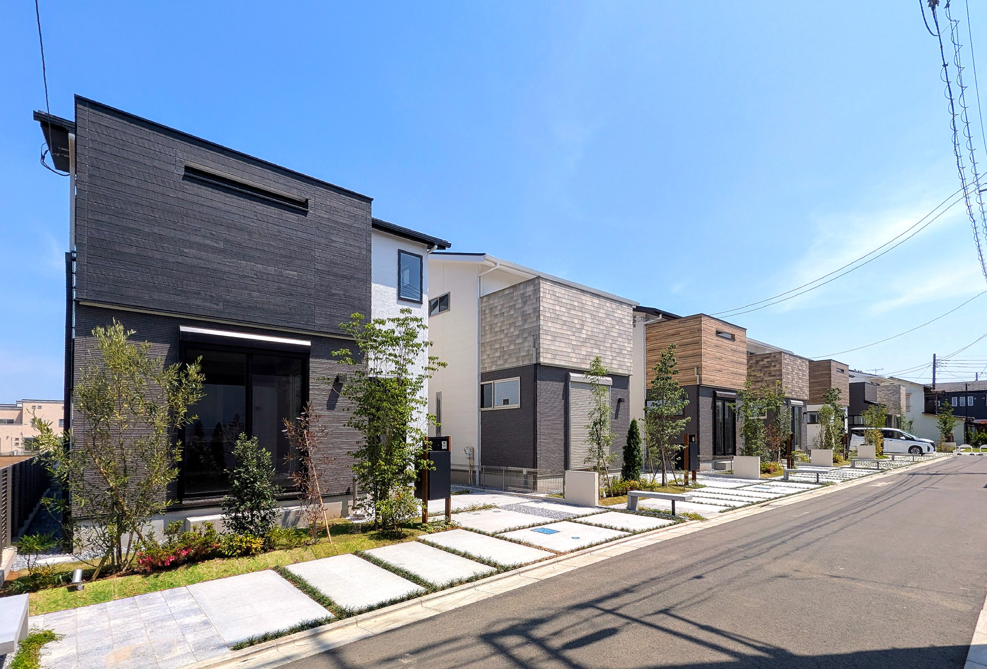 ポラスの美しい街並みと分譲住宅